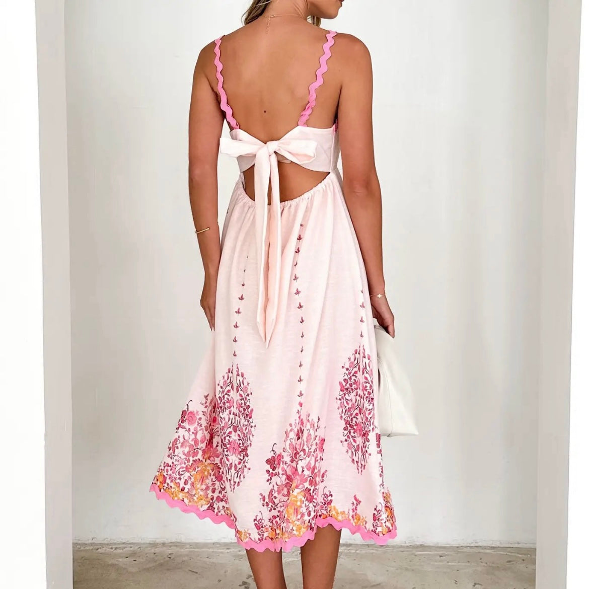 Wavy Detailed Halter Dress